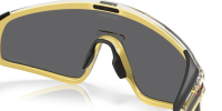 OCCHIALI OAKLEY LATCH PANEL GOLD PRIZM BLACK PATRICK MAHOMES OO9404-1435