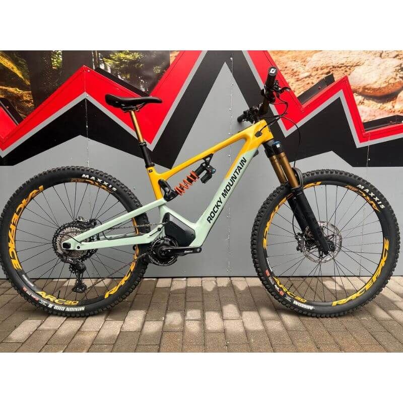 BICI USATA ROCKY MOUNTAIN ALTITUDE POWERPLAY C90 CARBON MEDIUM 2023