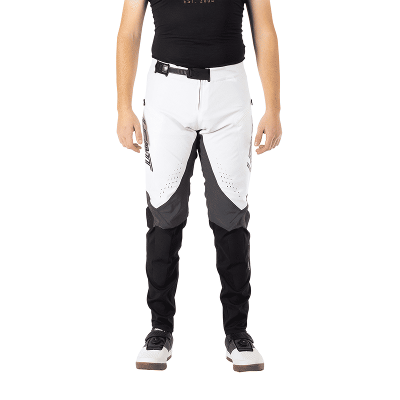 Pantalons VTT Gravity 5.0 ergonomiques développés avec les pilotes professionnels de Pivot Factory Racing