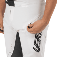 Pantalons VTT Gravity 5.0 ergonomiques développés avec les pilotes professionnels de Pivot Factory Racing