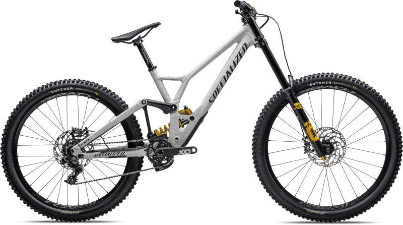 SPECJALISTYCZNY MOTOCYKL WYŚCIGOWY DEMO