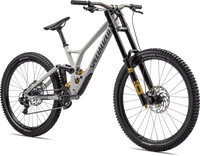 SPECJALISTYCZNY MOTOCYKL WYŚCIGOWY DEMO