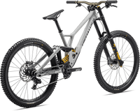 SPECJALISTYCZNY MOTOCYKL WYŚCIGOWY DEMO